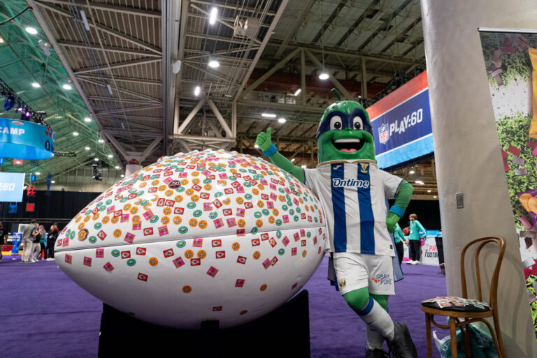 La mascota del CD Leganés viaja a la Super Bowl, cada vez más cerca de España