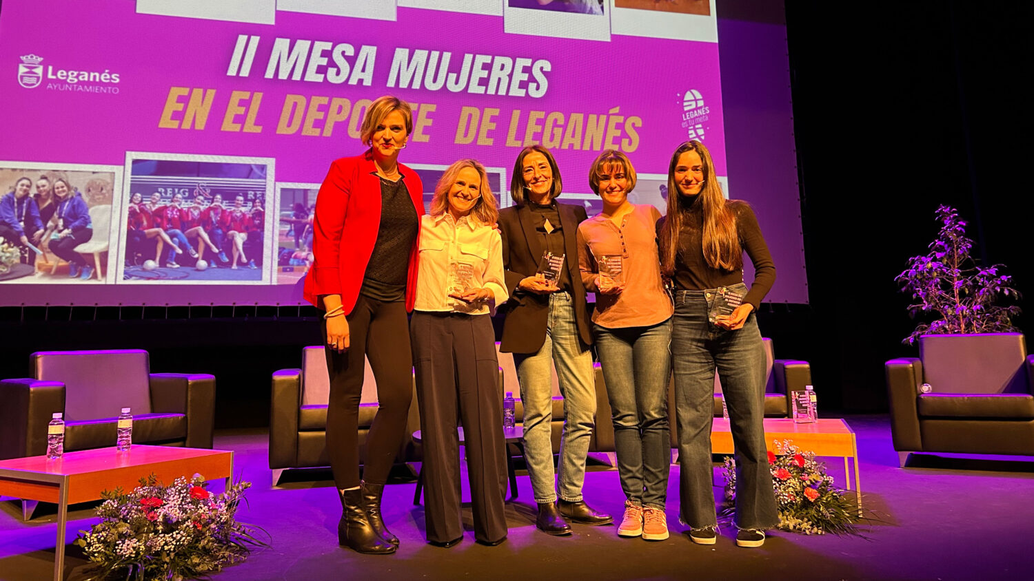 mesa mujeres deportistas leganes