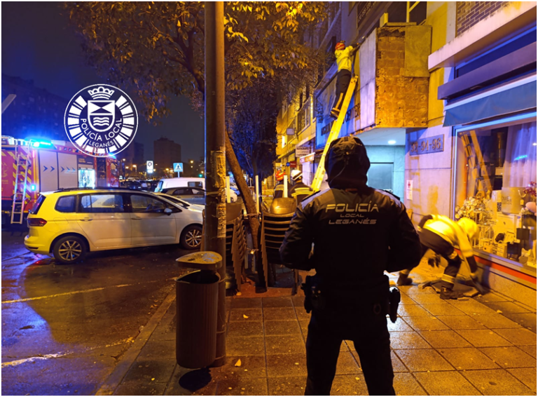 El fuerte viento de la borrasca Martinho en Leganés provoca la caída de cornisa en edificio de oficinas