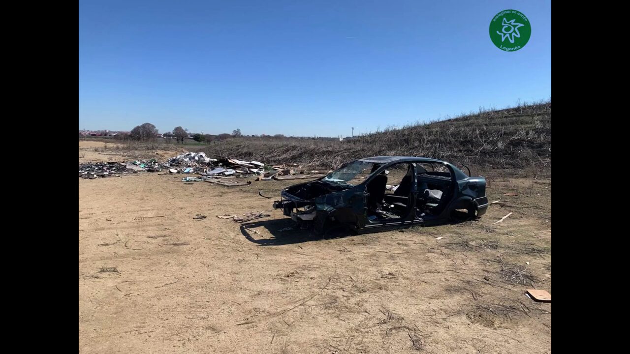 ecologistas coche escombros