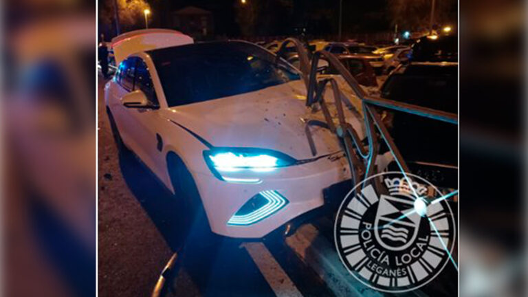 Un conductor se duerme al volante en Leganés y causa daños en siete vehículos