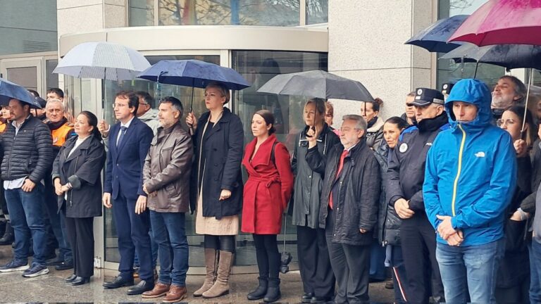 Leganés rinde homenaje a los bomberos fallecidos en Alcorcón