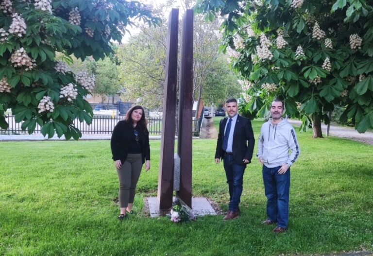 ULEG realiza una ofrenda floral en recuerdo a los leganenses deportados a Mauthausen
