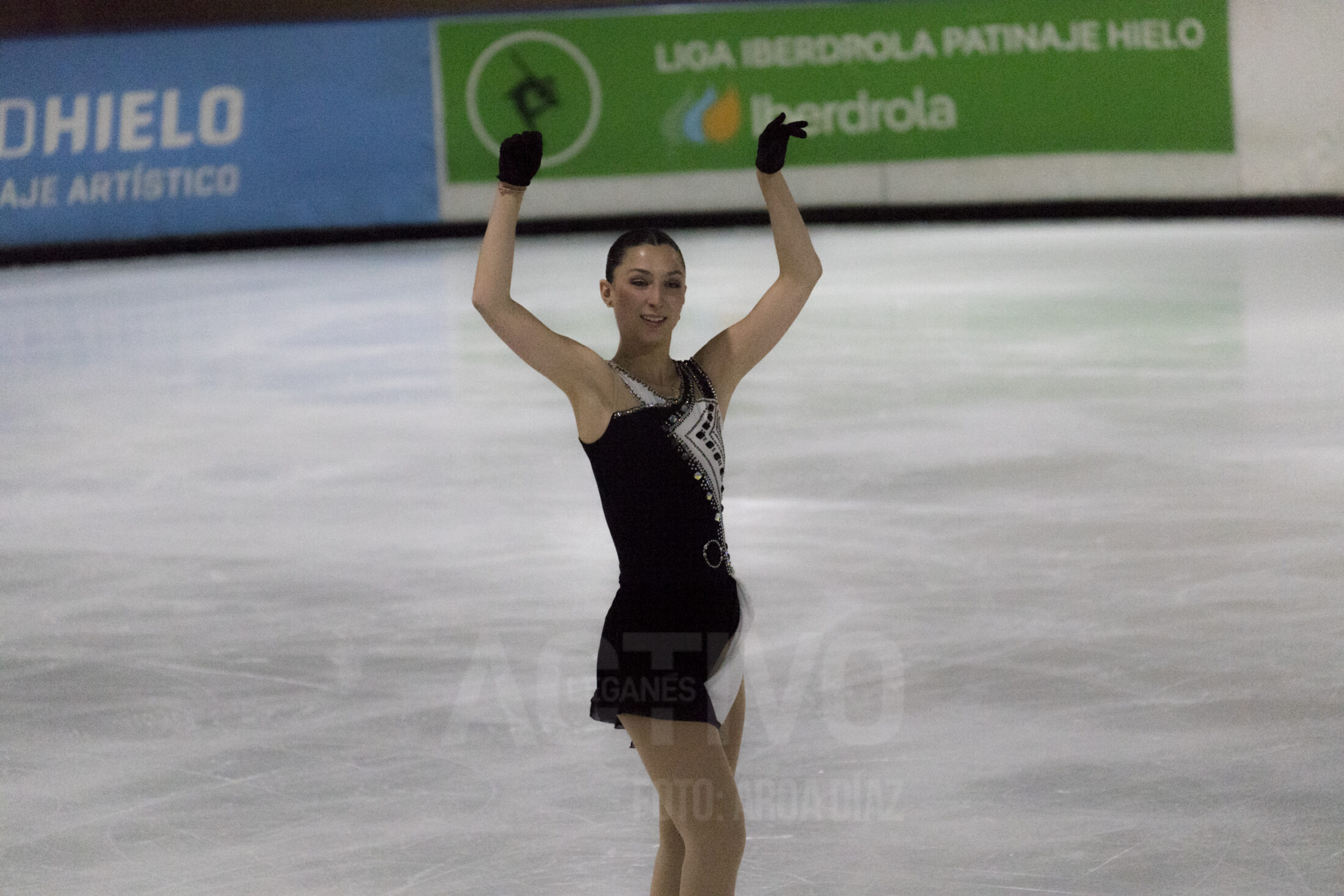Nuria Rodriguez patinaje sobre hielo