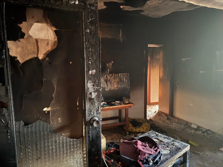 Dos personas rescatadas de un grave incendio en su vivienda en Leganés