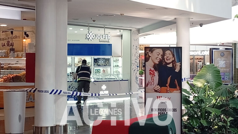 Con pasamontañas y en coche: Así ha sido el robo a una joyería en Parquesur (Leganés) a plena luz del día