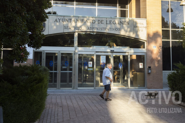Leganés obliga a esperar hasta 28 días para un trámite básico mientras mantiene la cita previa que prometió eliminar