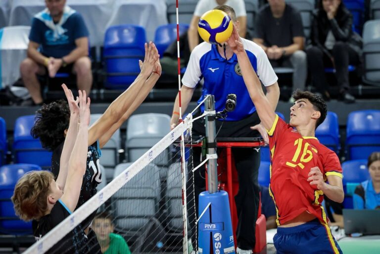 Histórico bronce para España con César Irache, del Voleibol Leganés, como punta de lanza