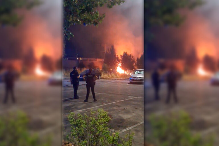 Bomberos actúan en incendio en el parking de la Renfe de la Serna, a las puertas de Leganés