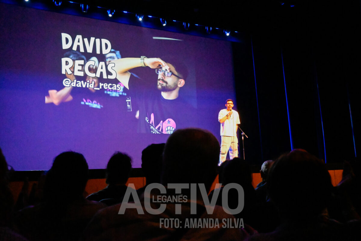 David Recas actúa en el Monstruo de la Comedia.