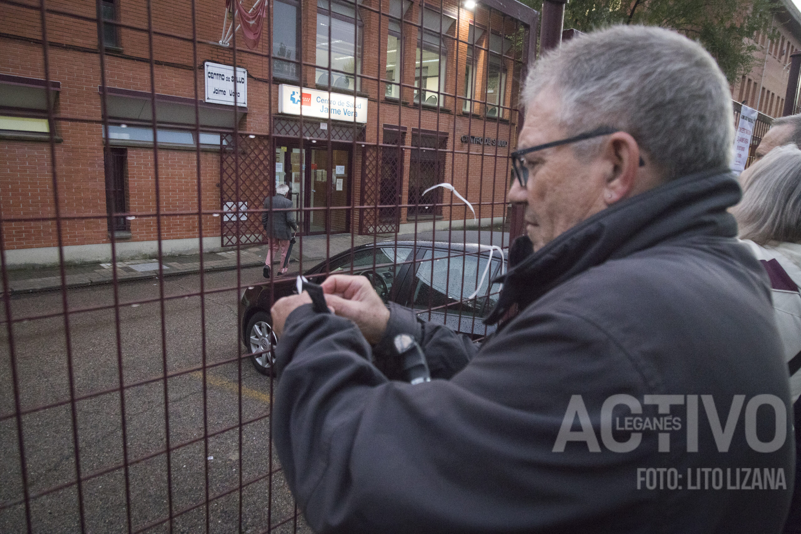 Concentración en defensa de la sanidad pública frente al CS Jaime Vera.