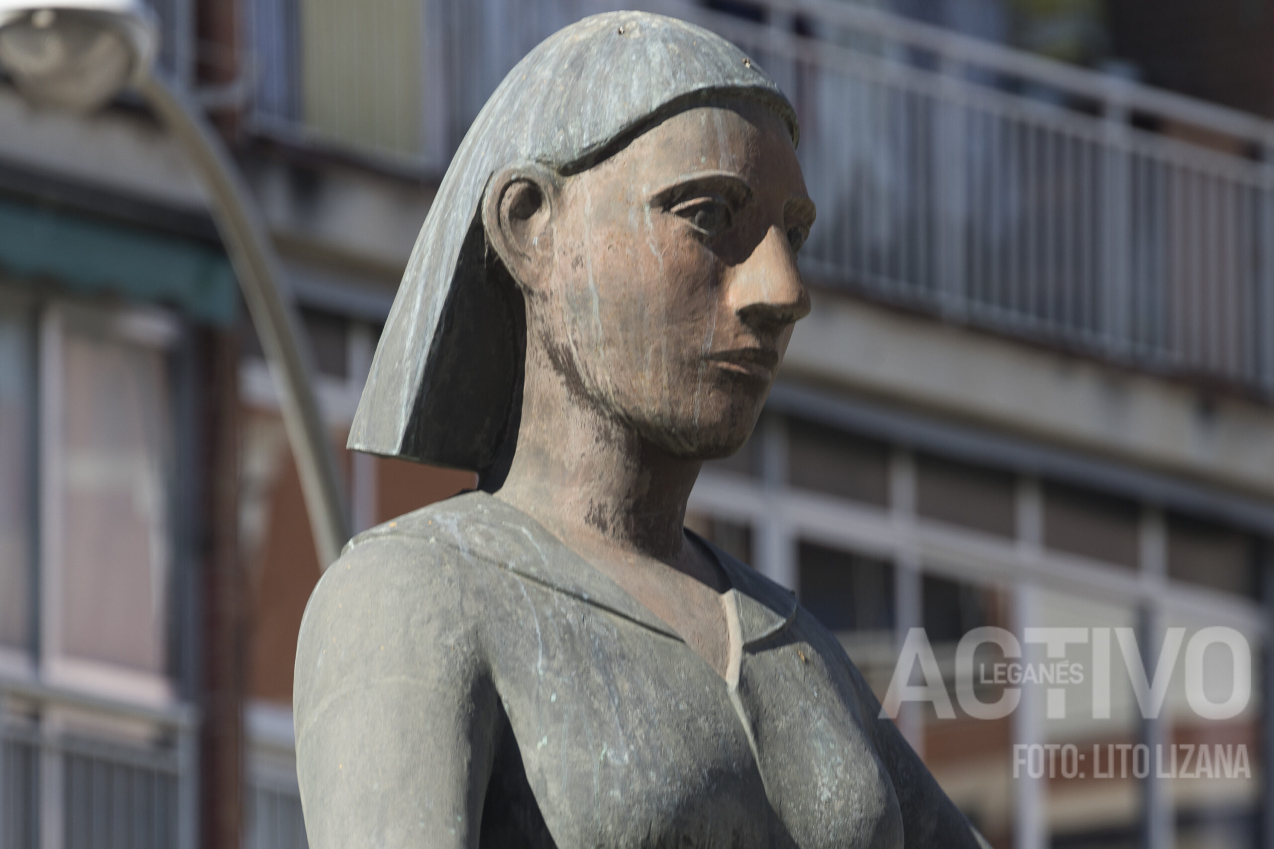 estatua mujer de la luz leganes el roto