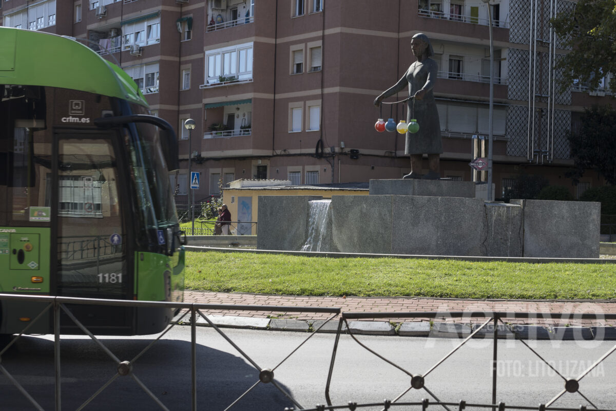 estatua mujer de la luz leganes el roto