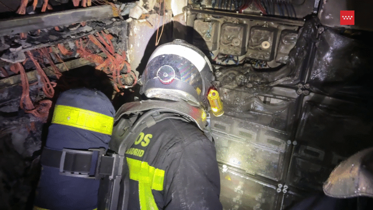 Calcinado un cuarto de contadores tras un incendio eléctrico en Leganés: una mujer ha sido atendida