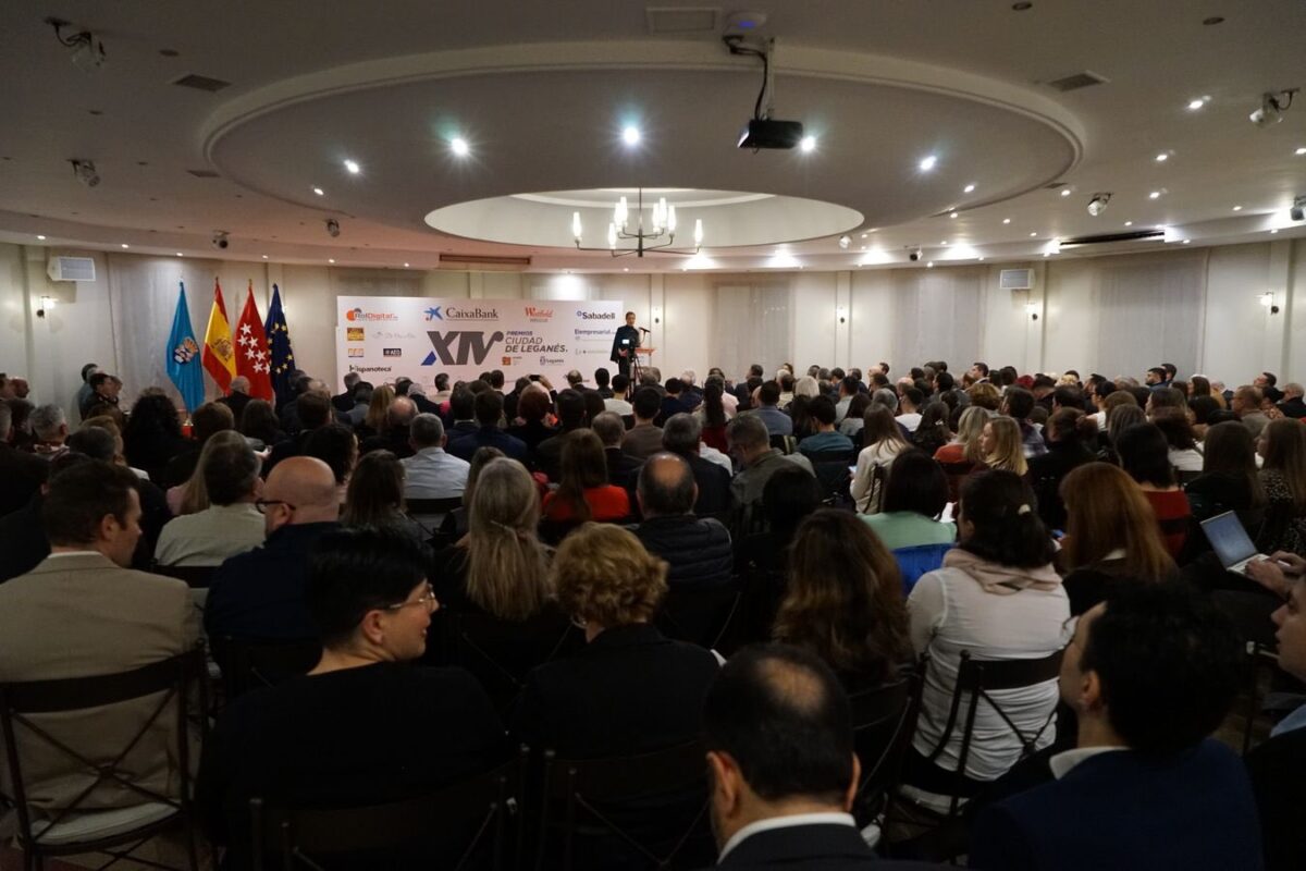 Asistentes a los XIV Premios Ciudad de Leganés organizados por UNELE en la finca Solimpar