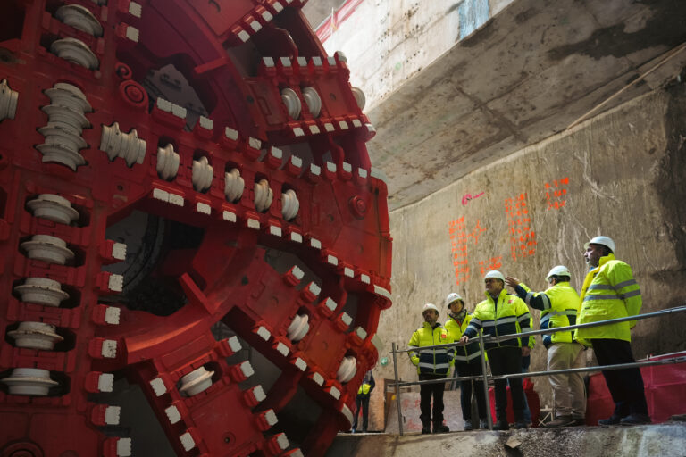 La primera fase de la ampliación de la línea 11 de Metro llega al 50% de ejecución en medio de la polémica