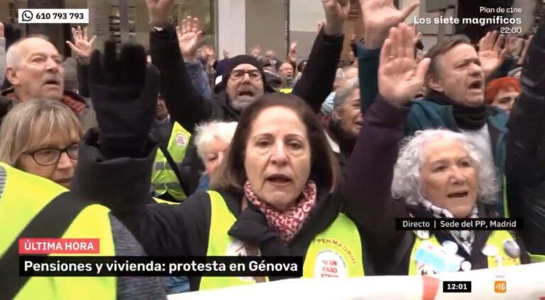 Pensionistas de Leganés, frente a la sede del PP en Génova: «Manos arriba, esto es un atraco»