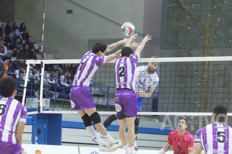 El Pabellón Europa empuja al UC3M Voleibol Leganés en una remontada de carácter