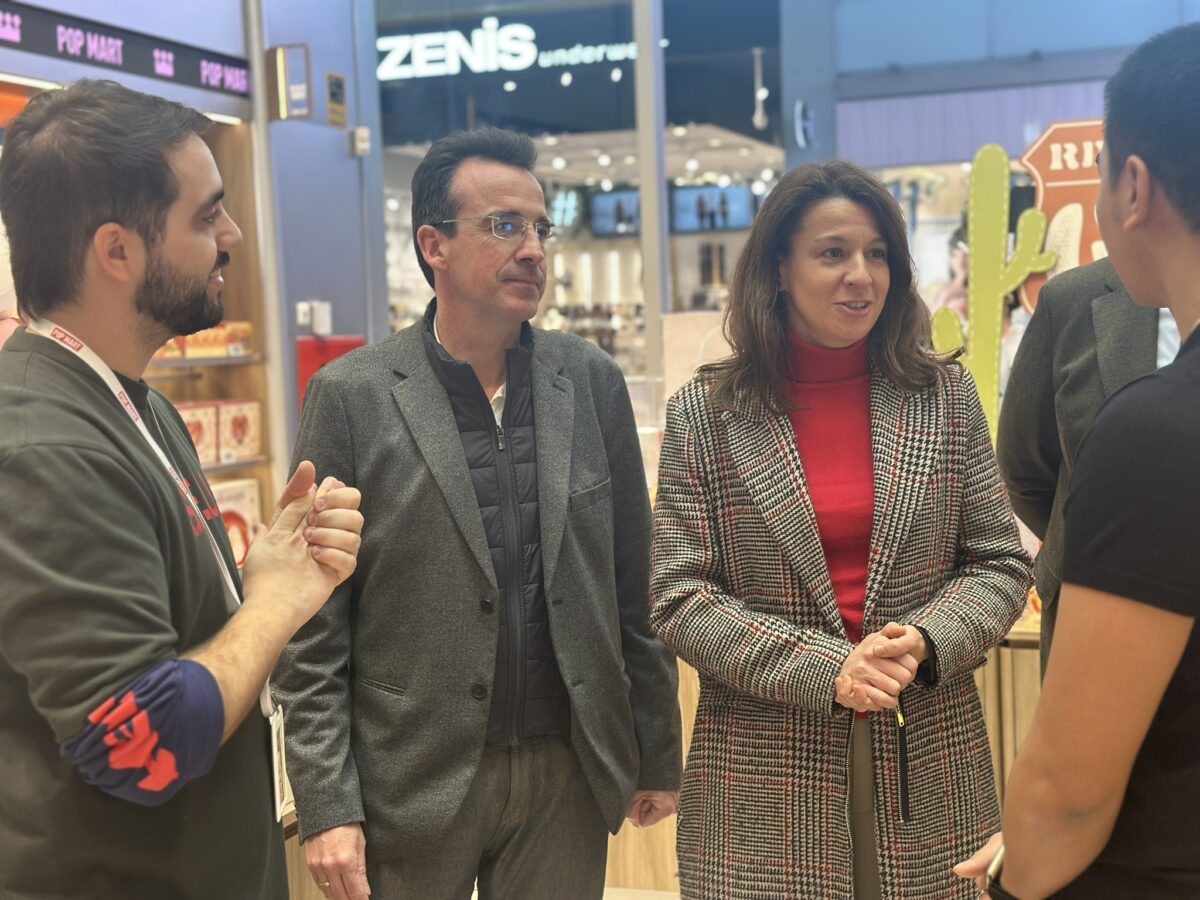 Visita institucional a la tienda Pop Mart