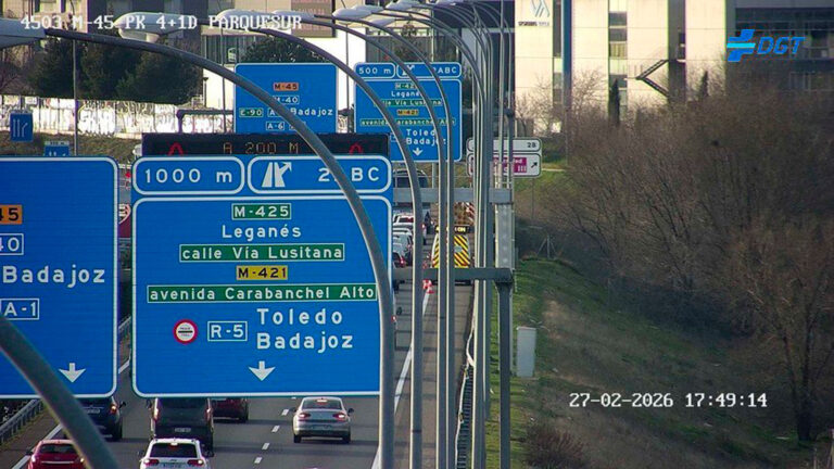 La entrada a Leganés por la M-45, saturada tras un accidente en hora punta