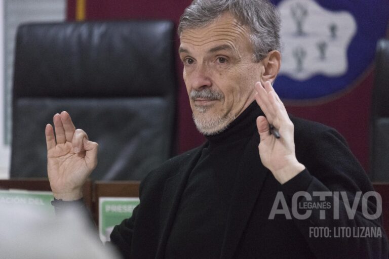 “El problema no es ricos contra pobres”: José Manuel López presenta en Leganés su libro ‘Casas’