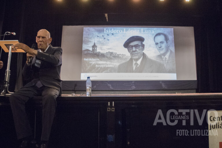 Isidoro López Luna recita en el teatro que ya lleva su nombre en Leganés