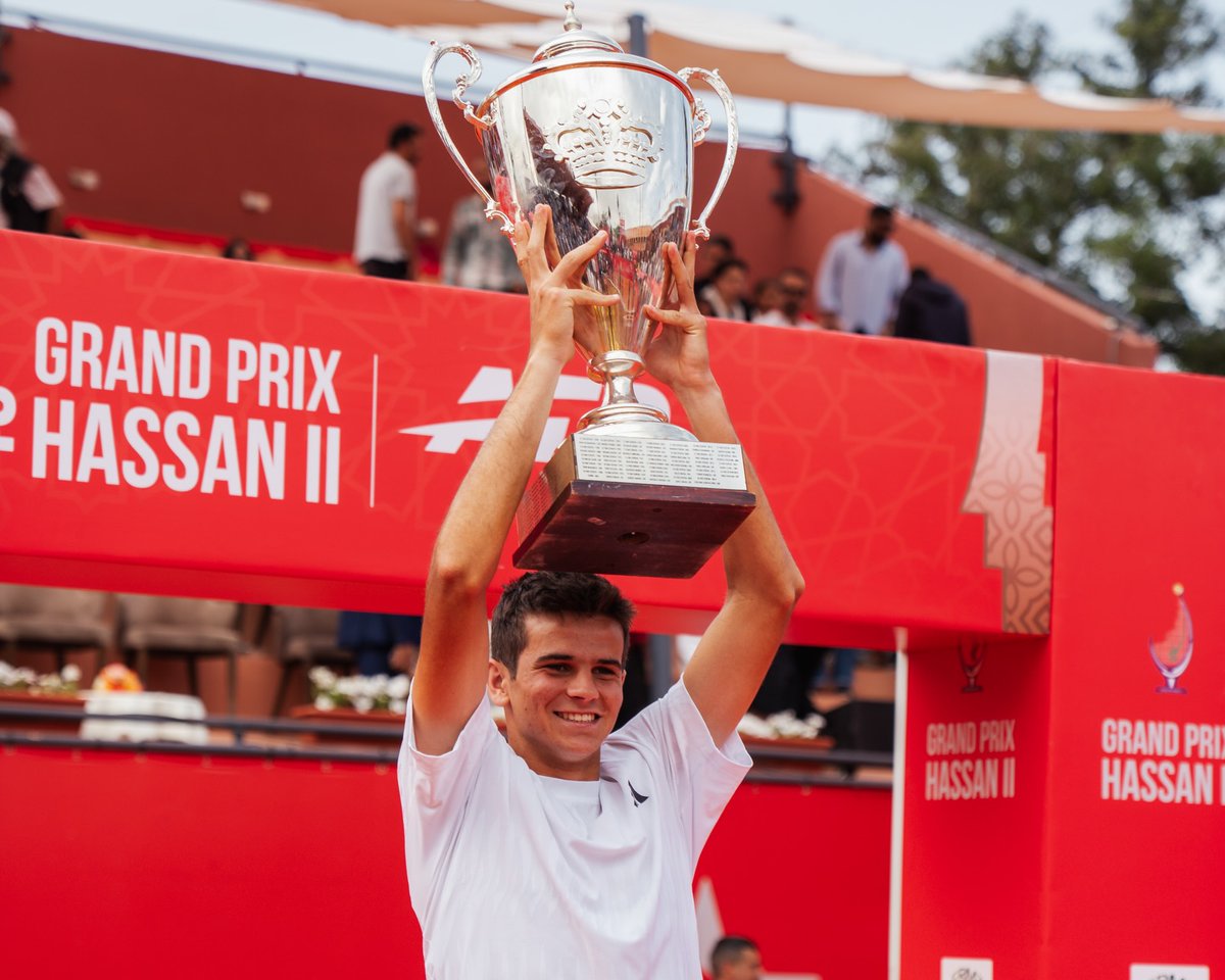 Rafa Jodar levanta la copa del Open de Marrakech
