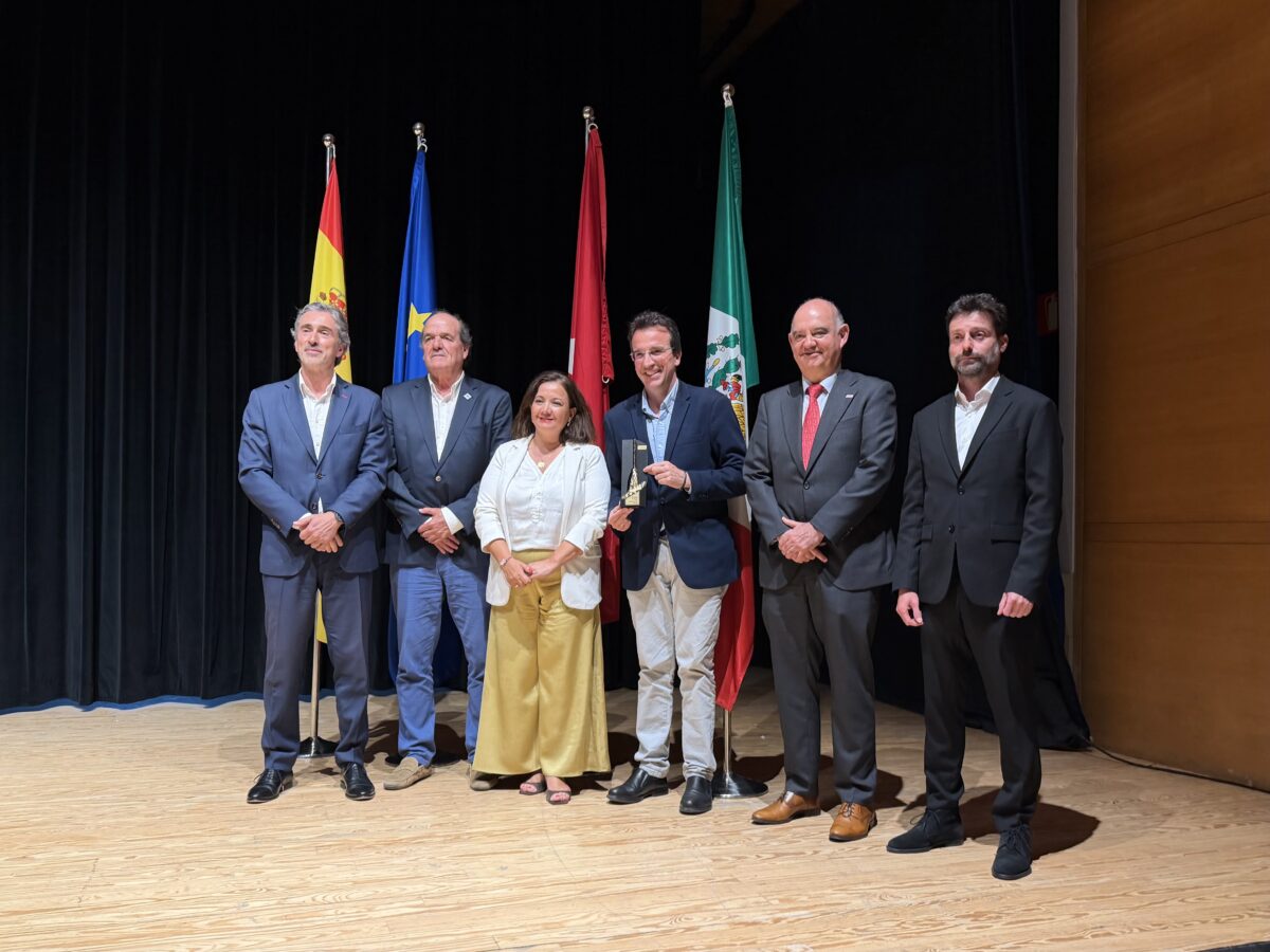 AYUNTAMIENTO LEGANES RECIBE ESCOBA ORO 2026