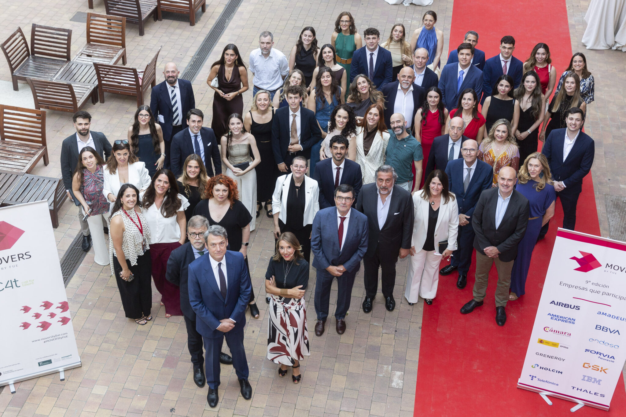 Estudiantes becados con Movers by FUE 2026