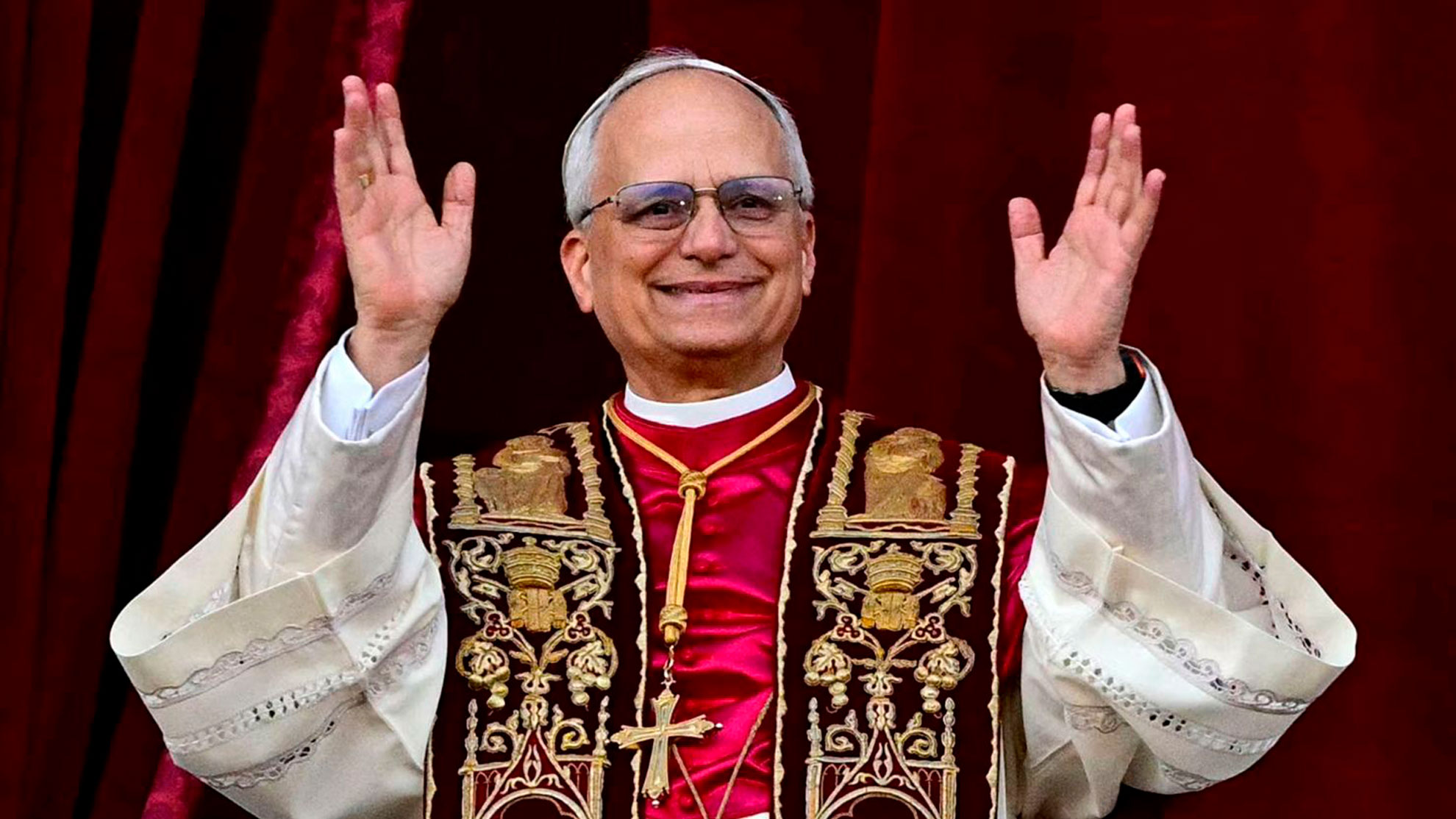 Papa Leon XIV saluda