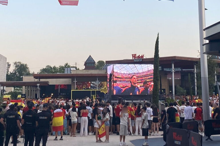 La euforia por el pase de España a semifinales del Mundial acaba con momentos de tensión en Parquesur