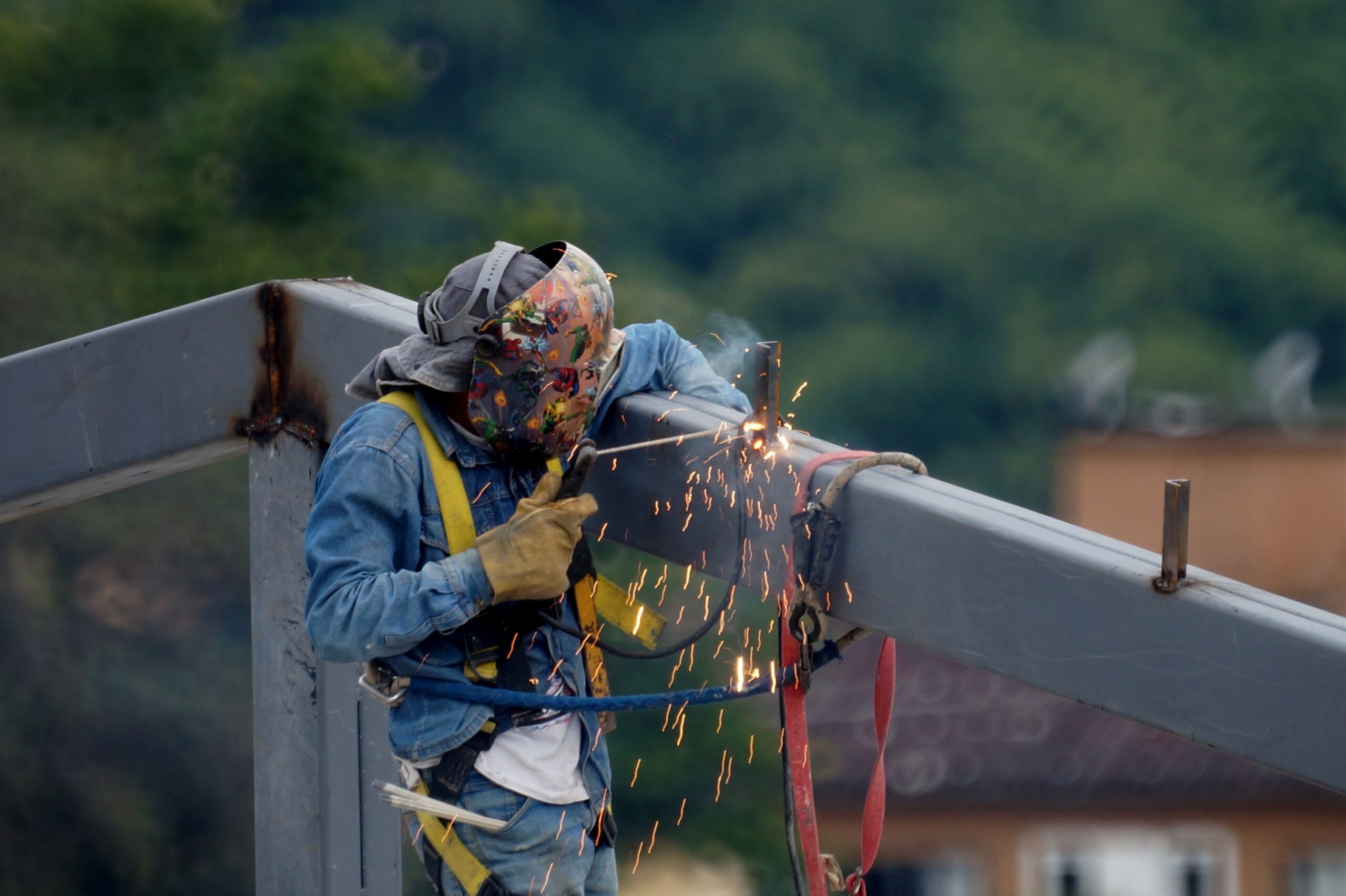 soldador trabajando