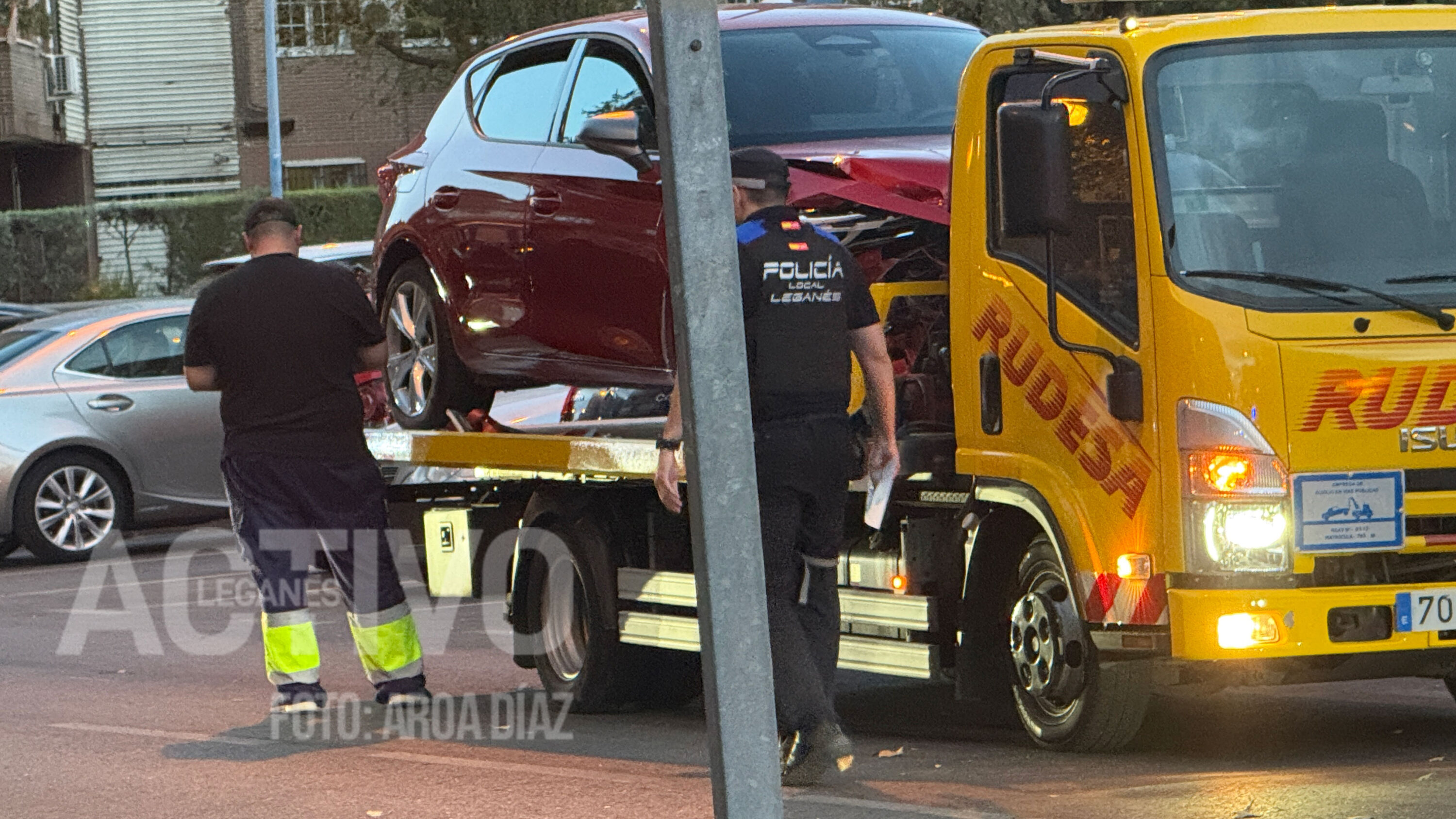 vehículo en grúa tras un accidente de coche en Leganés